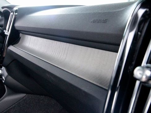 Certified 2025 Volvo XC40 B5 Plus image 27