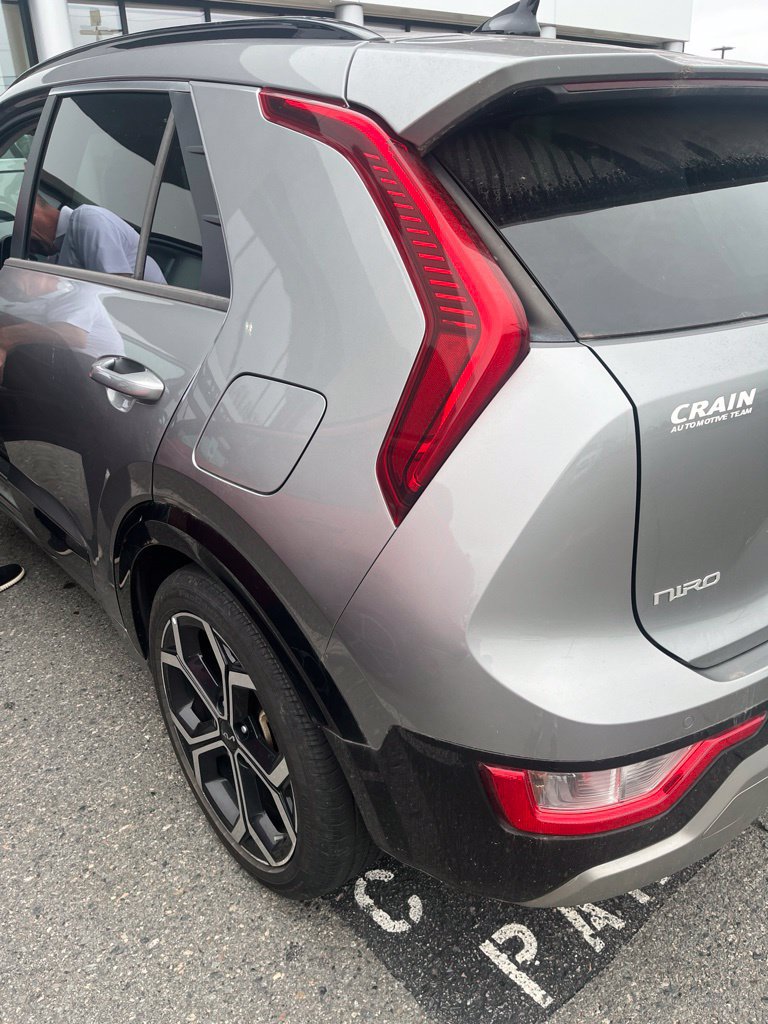 Used 2023 Kia Niro EX Touring FWD image 3