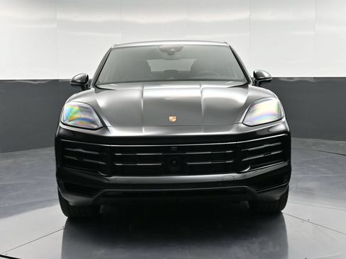 Certified 2025 Porsche Cayenne E-Hybrid Coupe AWD/4WD image 11