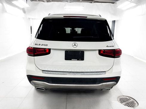 Used 2023 Mercedes-Benz GLB 250 4MATIC w/ Premium Package image 5