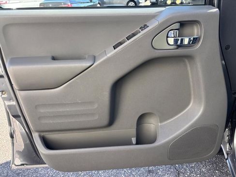 Used 2019 Nissan Frontier SV image 8