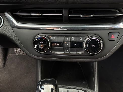 Used 2025 Buick Envista Preferred image 26