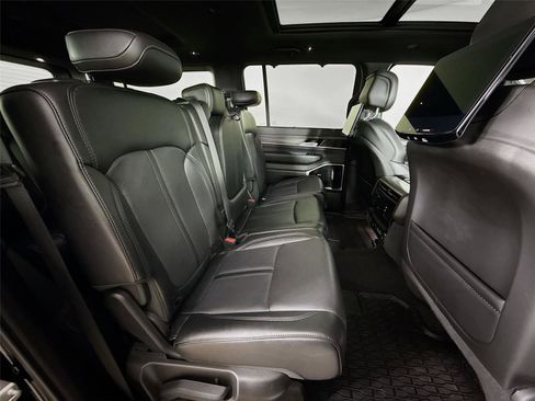 Used 2024 Jeep Wagoneer Series III w/ Premium Group I AWD/4WD image 29