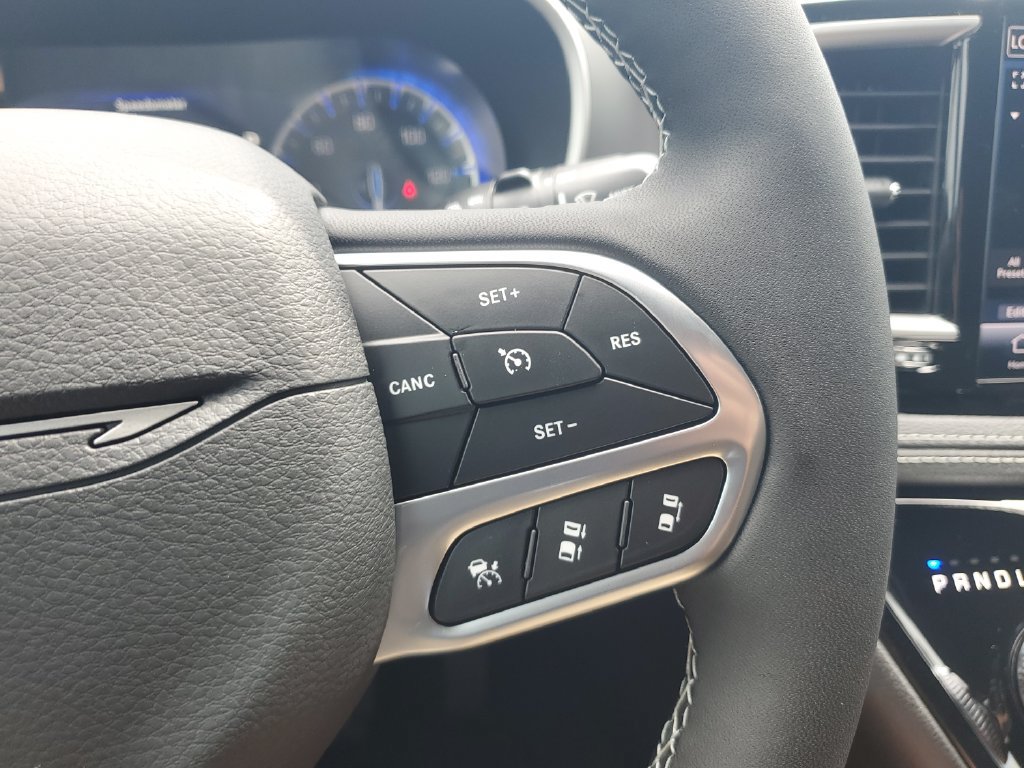 New 2027 Chrysler Pacifica Select FWD image 20