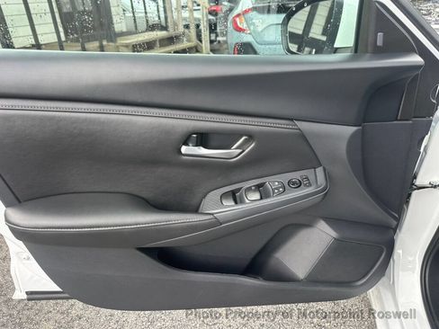 Used 2025 Nissan Sentra SV FWD image 9