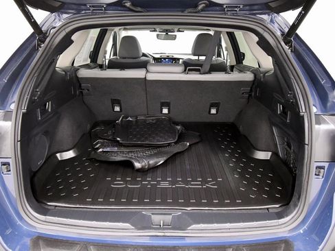 Used 2023 Subaru Outback Limited image 7