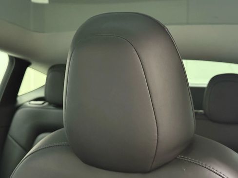 Used 2022 Tesla Model Y Long Range image 38