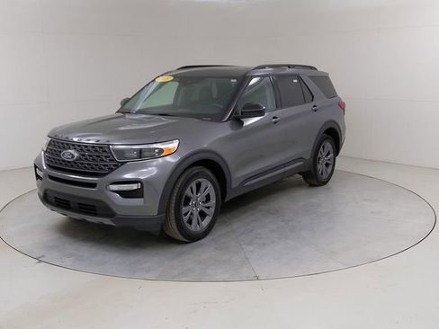 Certified 2022 Ford Explorer XLT w/ Equipment Group 202A image 22