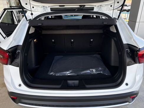 New 2026 Chevrolet Trax LT w/ LT Convenience Package FWD image 21