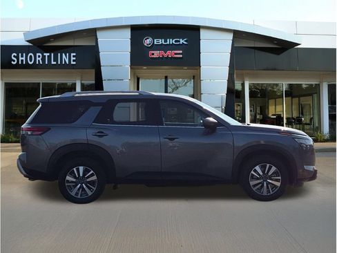 Used 2025 Nissan Pathfinder SL AWD/4WD image 2