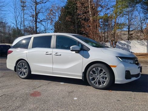 New 2026 Honda Odyssey Touring image 2