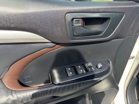 Used 2014 Toyota Highlander Plus image 25