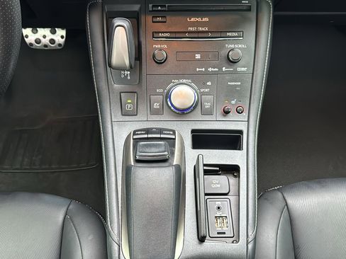Used 2015 Lexus CT 200h w/ Navigation Package image 32