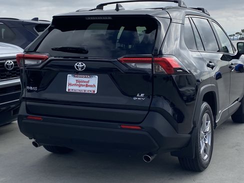 Certified 2025 Toyota RAV4 LE image 4