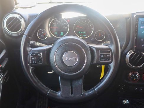 Used 2017 Jeep Wrangler Unlimited Rubicon w/ Connectivity Group AWD/4WD image 12