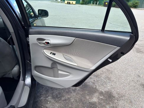 Used 2013 Toyota Corolla LE FWD image 32