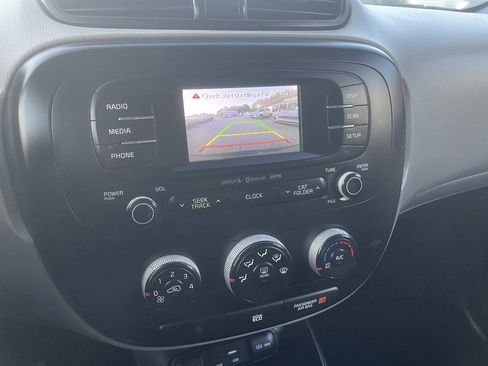 Used 2016 Kia Soul + FWD image 19