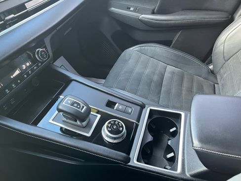 Used 2022 Mitsubishi Outlander SE image 37