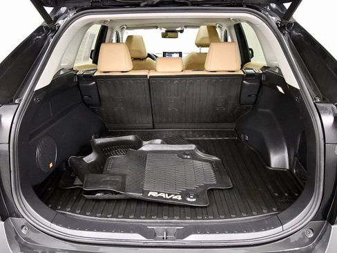 Used 2019 Toyota RAV4 Limited image 7