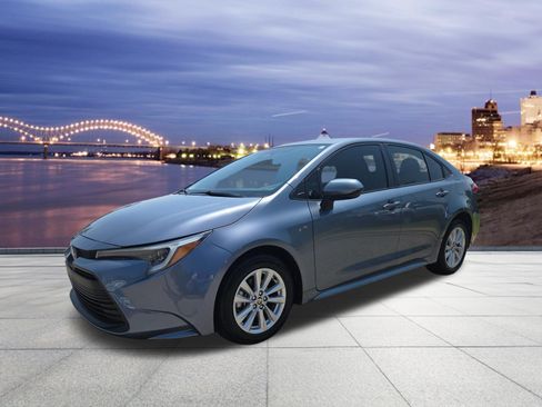 Used 2024 Toyota Corolla LE w/ LE Convenience Package FWD image 1