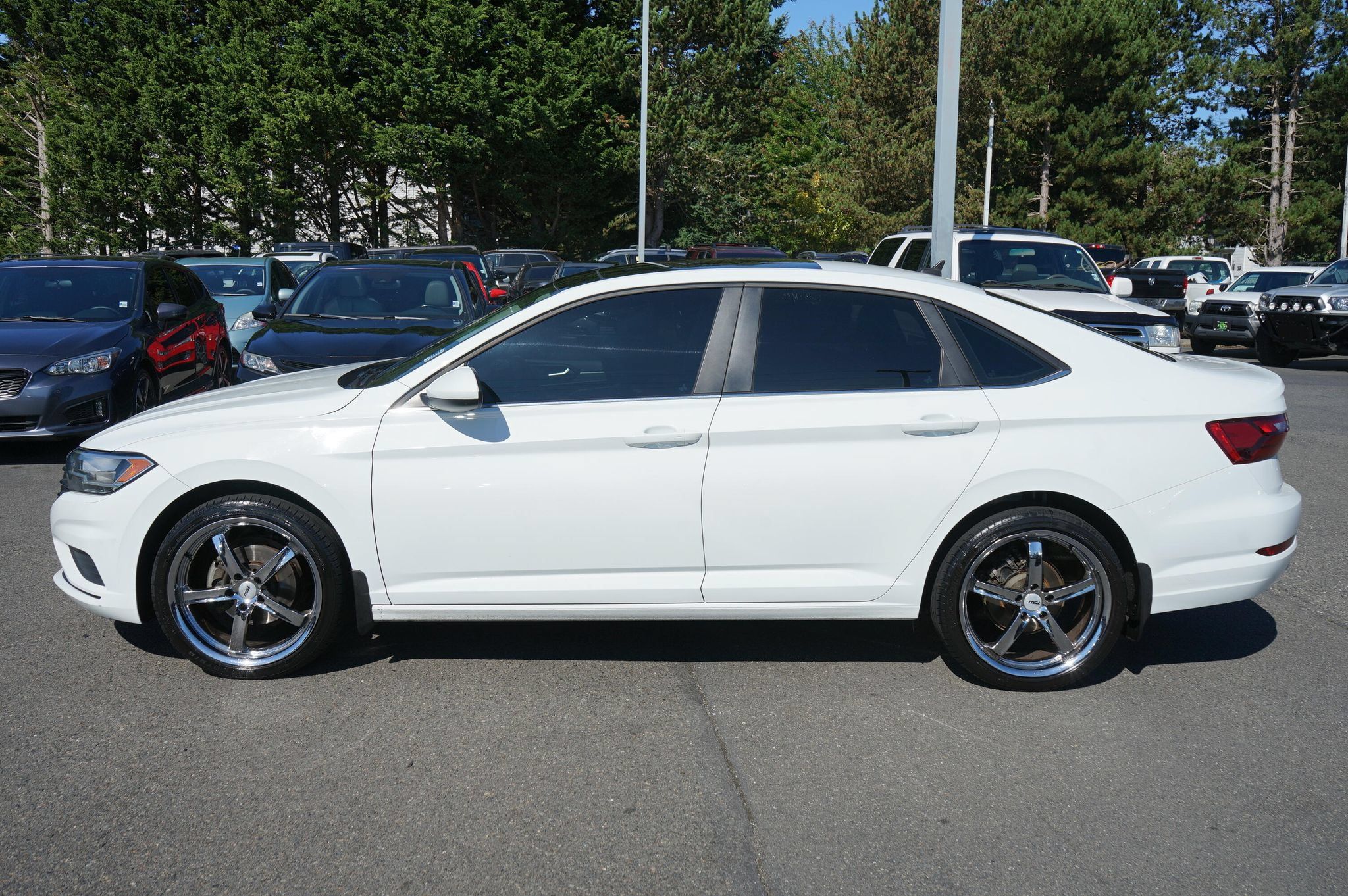 Used 2020 Volkswagen Jetta SE FWD image 2