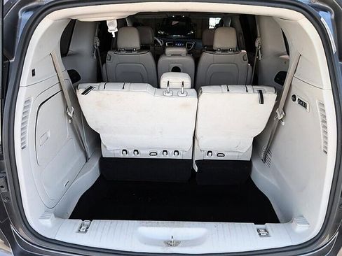 Used 2017 Chrysler Pacifica Limited w/ UConnect Theater Package FWD image 31