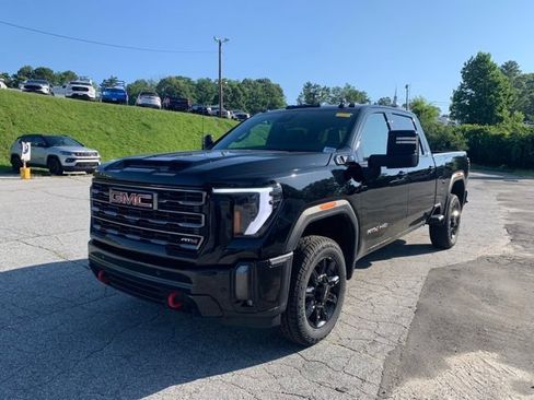 Used 2024 GMC Sierra 3500 AT4 w/ AT4 Preferred Package AWD/4WD image 4