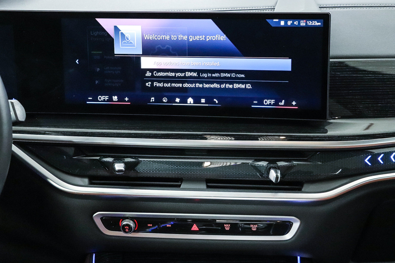 Used 2026 BMW X5 xDrive40i w/ M Sport Package AWD/4WD image 14