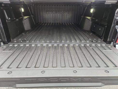 Used 2024 Toyota Tacoma TRD Sport w/ TRD Sport Upgrade Package image 31