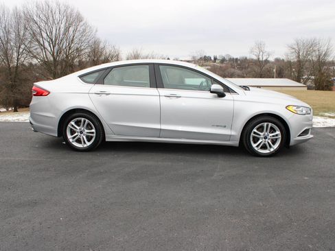 Used 2018 Ford Fusion S image 3