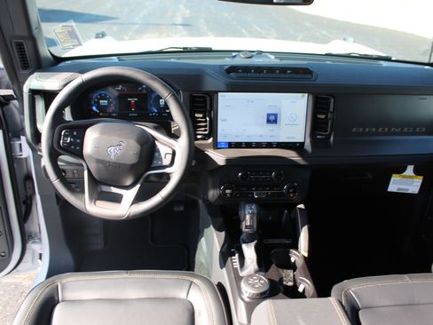 New 2025 Ford Bronco Badlands image 19