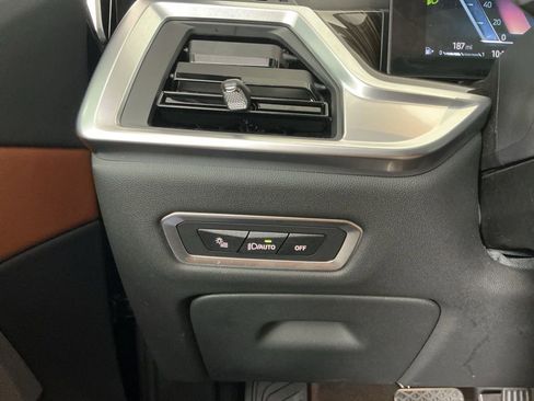 Certified 2025 BMW X7 xDrive40i image 19