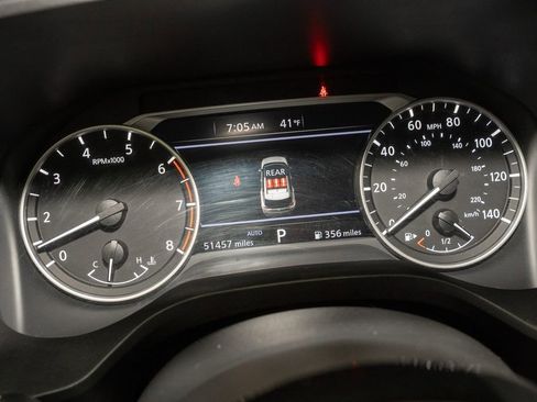 Used 2023 Nissan Rogue SV image 16