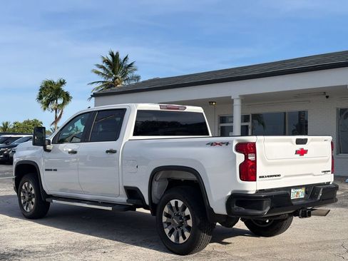 Used 2022 Chevrolet Silverado 2500 Custom w/ Custom Value Package AWD/4WD image 3