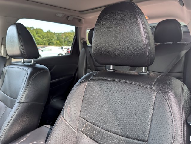 Used 2019 Nissan Rogue SL w/ Premium Package AWD/4WD image 12