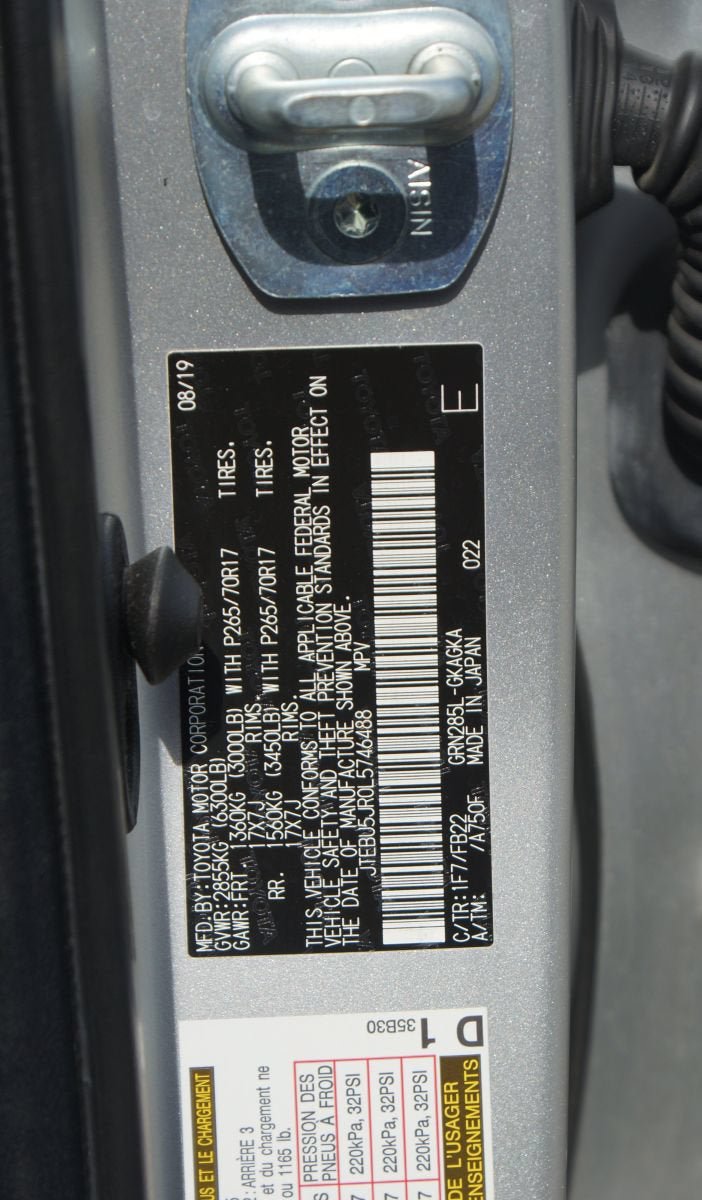 Used 2020 Toyota 4Runner SR5 AWD/4WD image 25