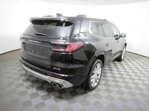 Used 2024 GMC Acadia Denali image 3