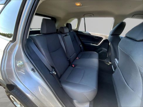 Used 2021 Toyota RAV4 LE AWD/4WD image 24