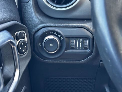 Used 2022 Jeep Wrangler Unlimited Sport AWD/4WD image 25