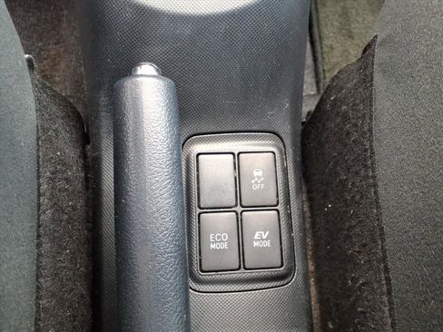 Used 2015 Toyota Prius C Two image 28