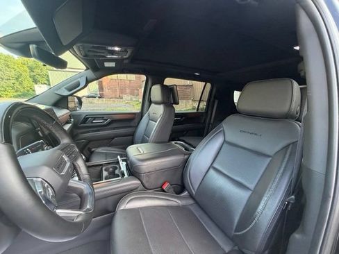 Used 2025 GMC Yukon XL Denali w/ Advanced Technology Package AWD/4WD image 30