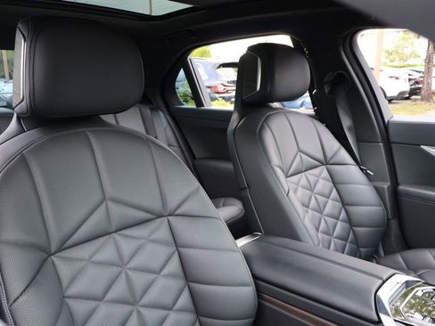 Used 2025 BMW 740i w/ Premium Package RWD image 38