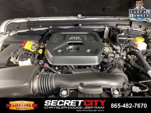 Used 2022 Jeep Wrangler Unlimited Rubicon AWD/4WD image 35