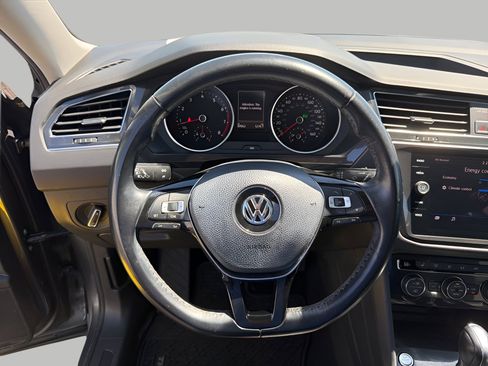 Used 2018 Volkswagen Tiguan SE w/ Panoramic Sunroof Package AWD/4WD image 12