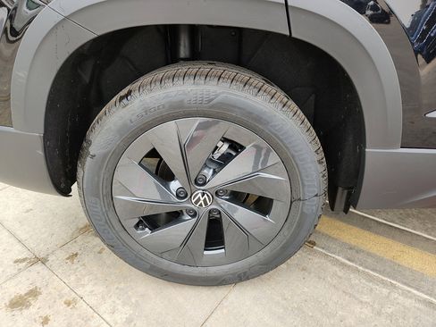 New 2026 Volkswagen Taos S image 9