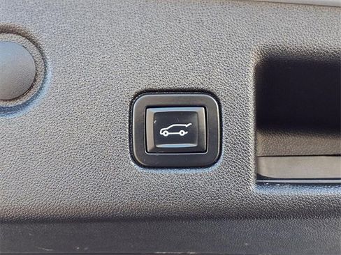 Used 2018 Chevrolet Equinox LT image 21