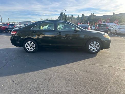 Used 2010 Toyota Camry LE image 4