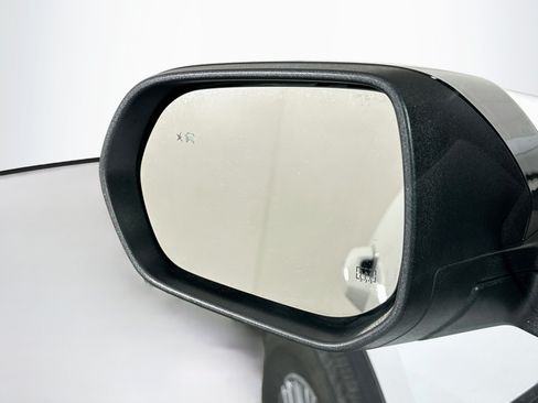 Used 2025 Chevrolet Traverse LT FWD image 16