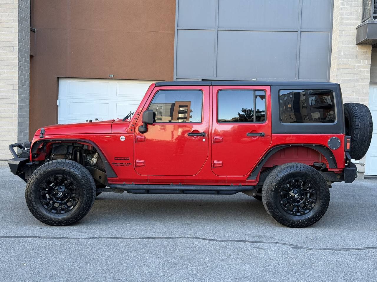Used 2014 Jeep Wrangler Unlimited Sport w/ Connectivity Group AWD/4WD image 2
