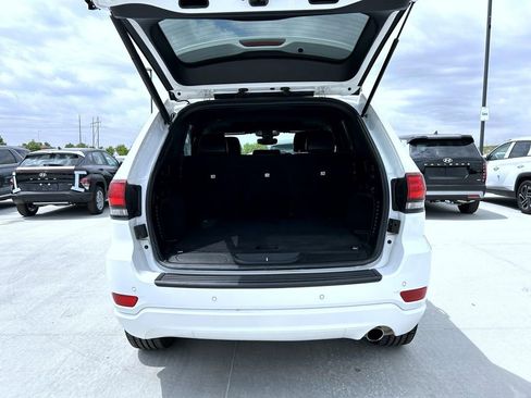 Used 2019 Jeep Grand Cherokee Altitude AWD/4WD image 22